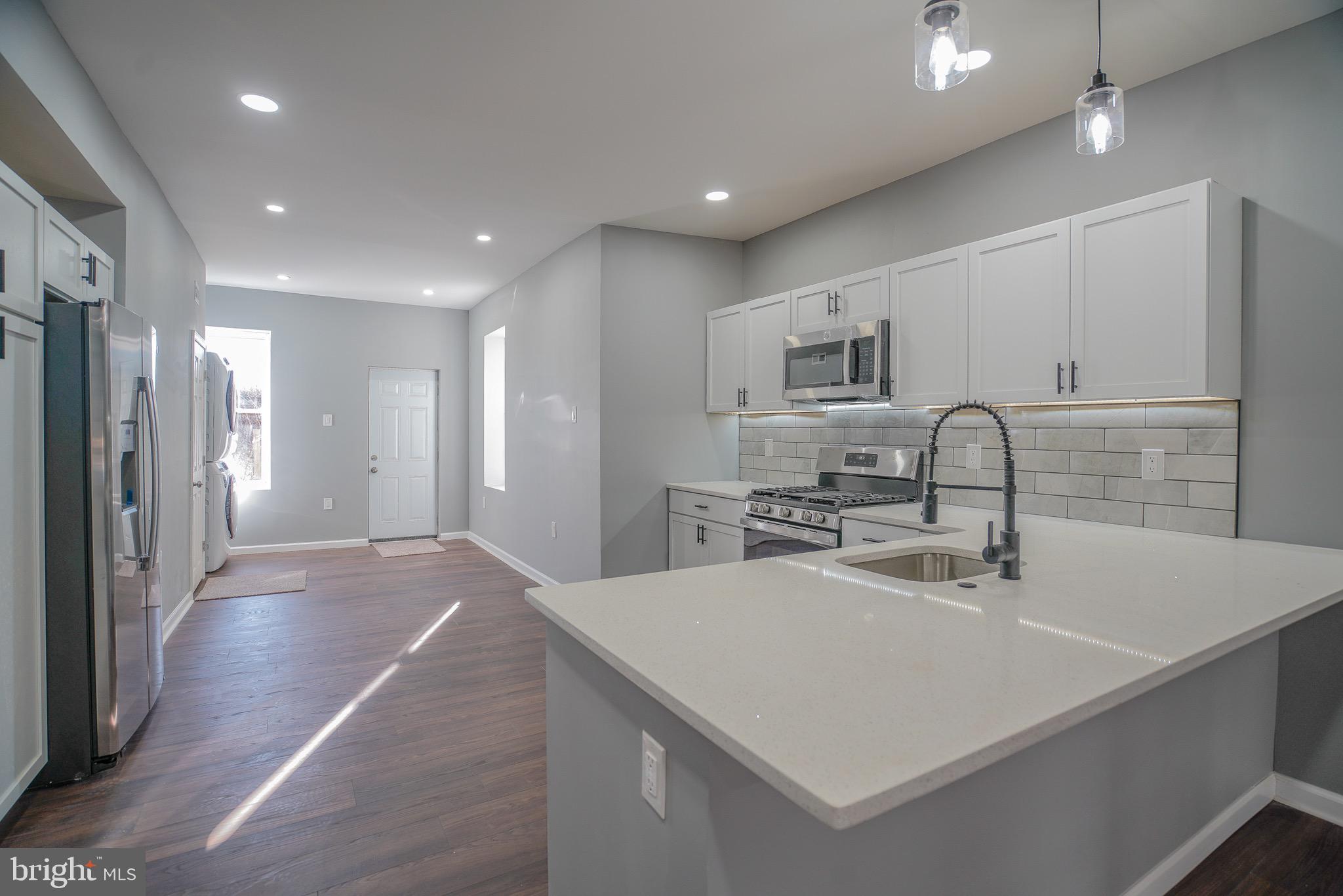 OXFORD CIRCLE - Residential