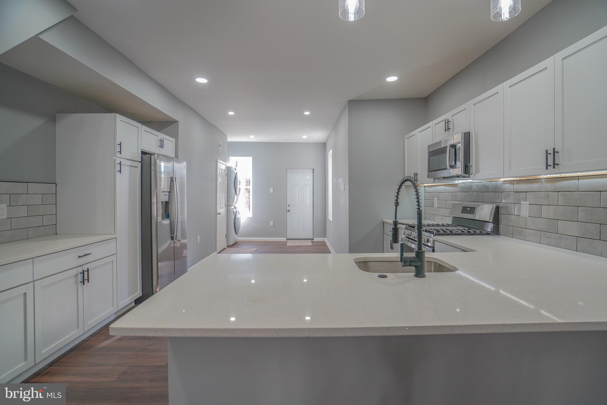 OXFORD CIRCLE - Residential