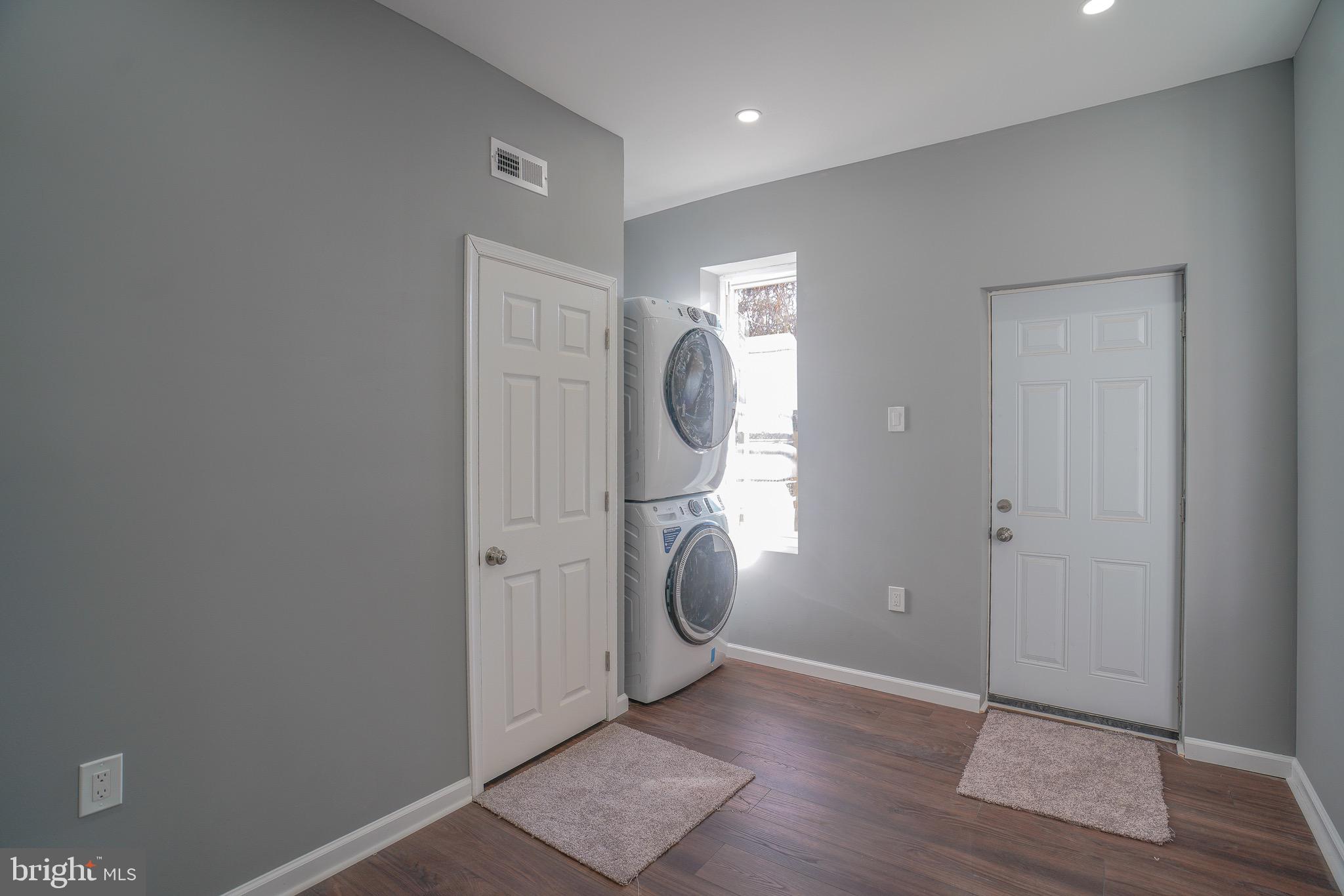 OXFORD CIRCLE - Residential