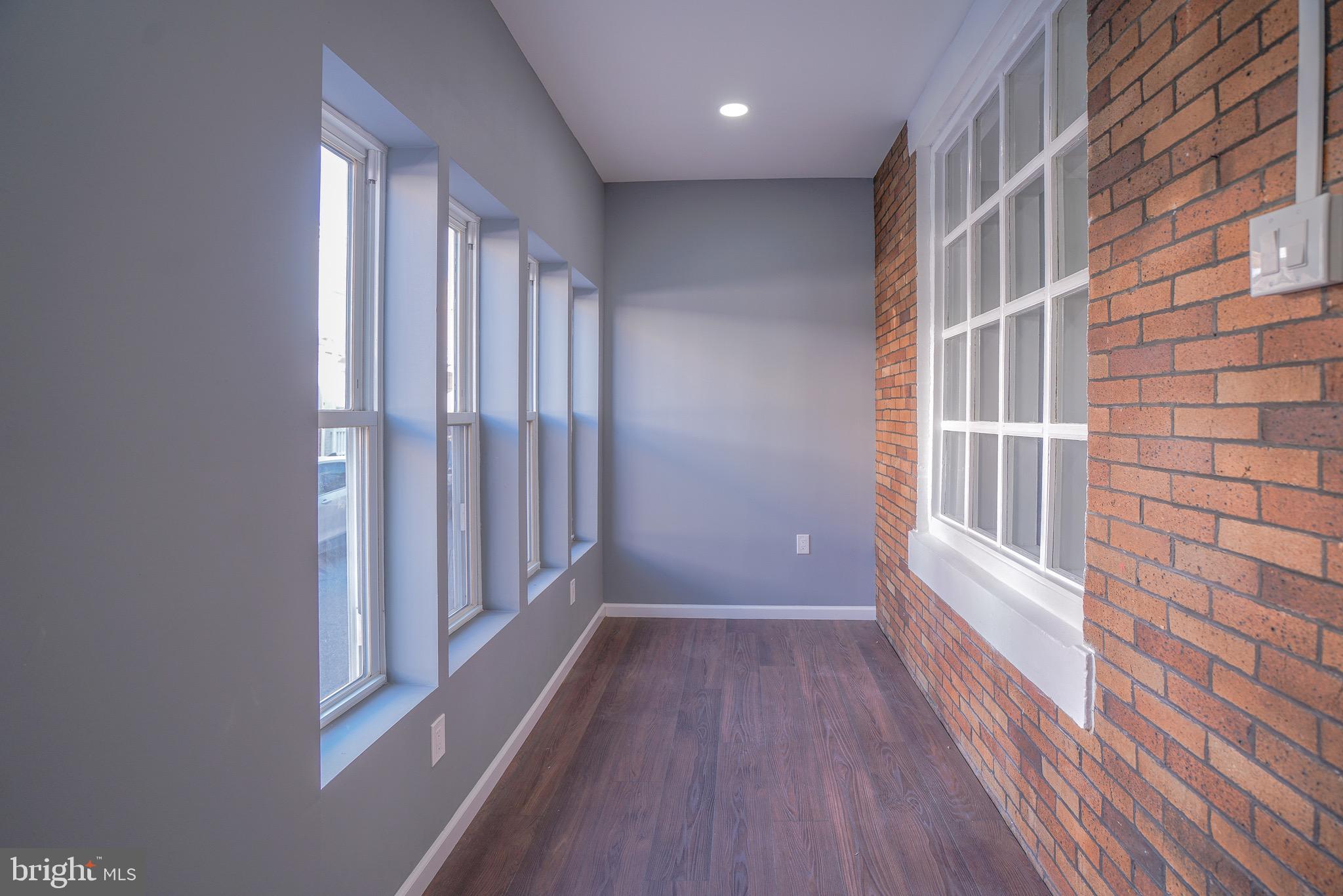 OXFORD CIRCLE - Residential