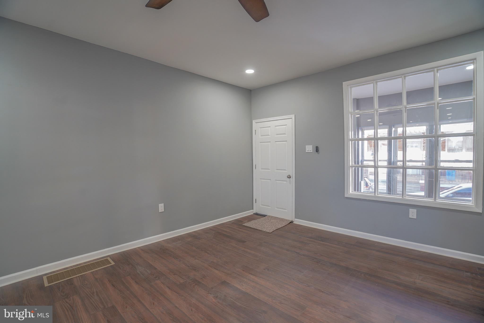 OXFORD CIRCLE - Residential