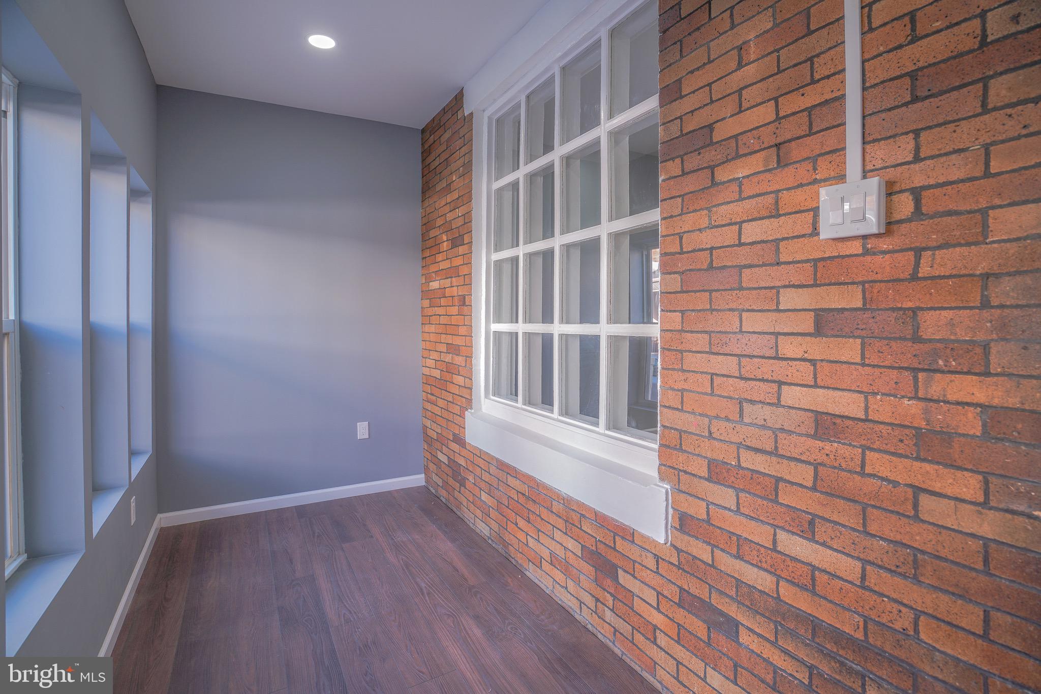 OXFORD CIRCLE - Residential