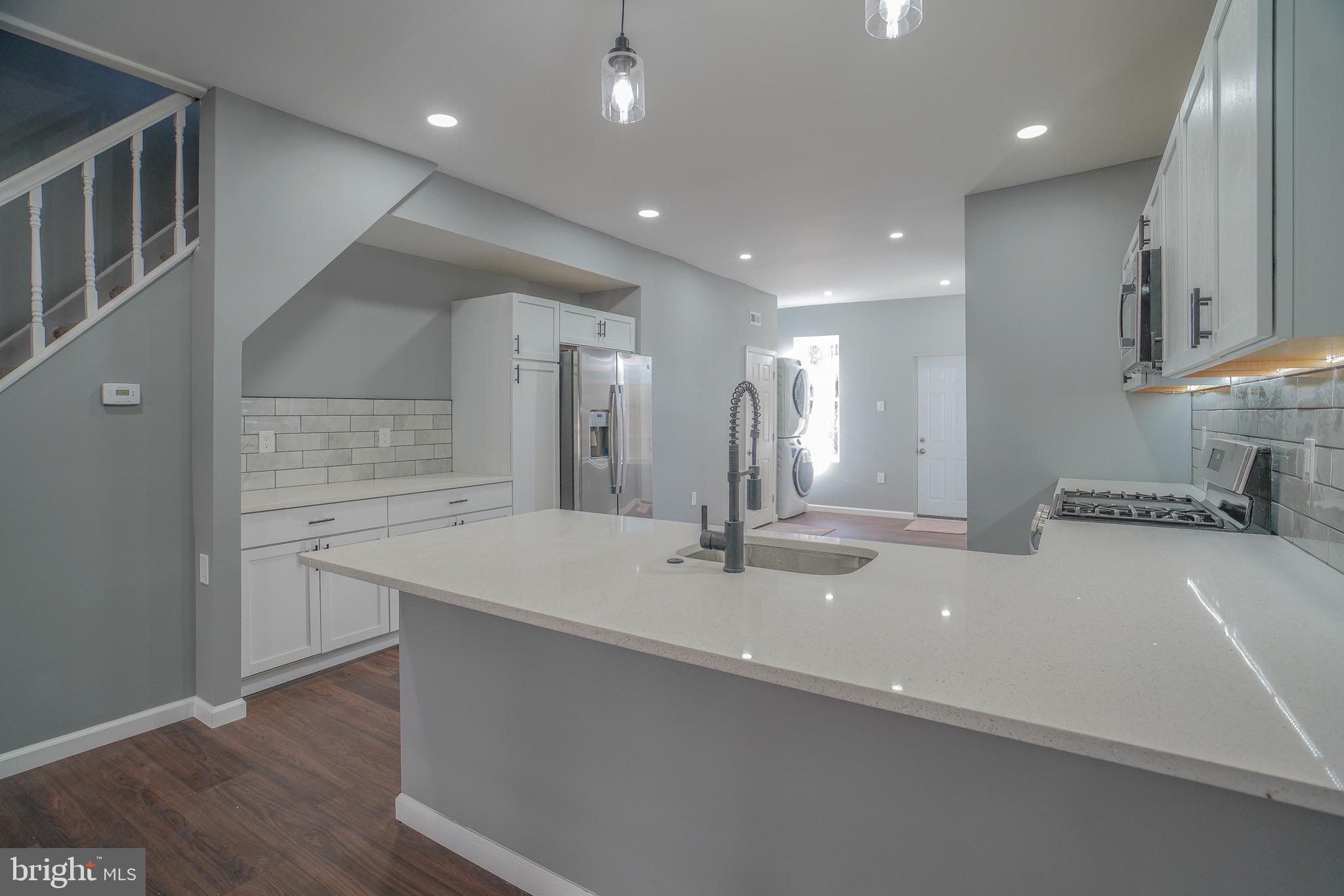 OXFORD CIRCLE - Residential