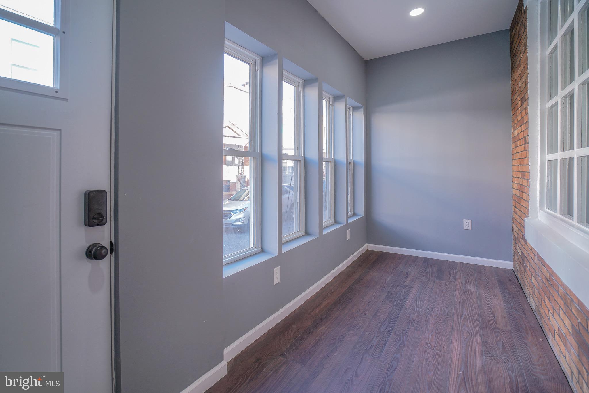 OXFORD CIRCLE - Residential