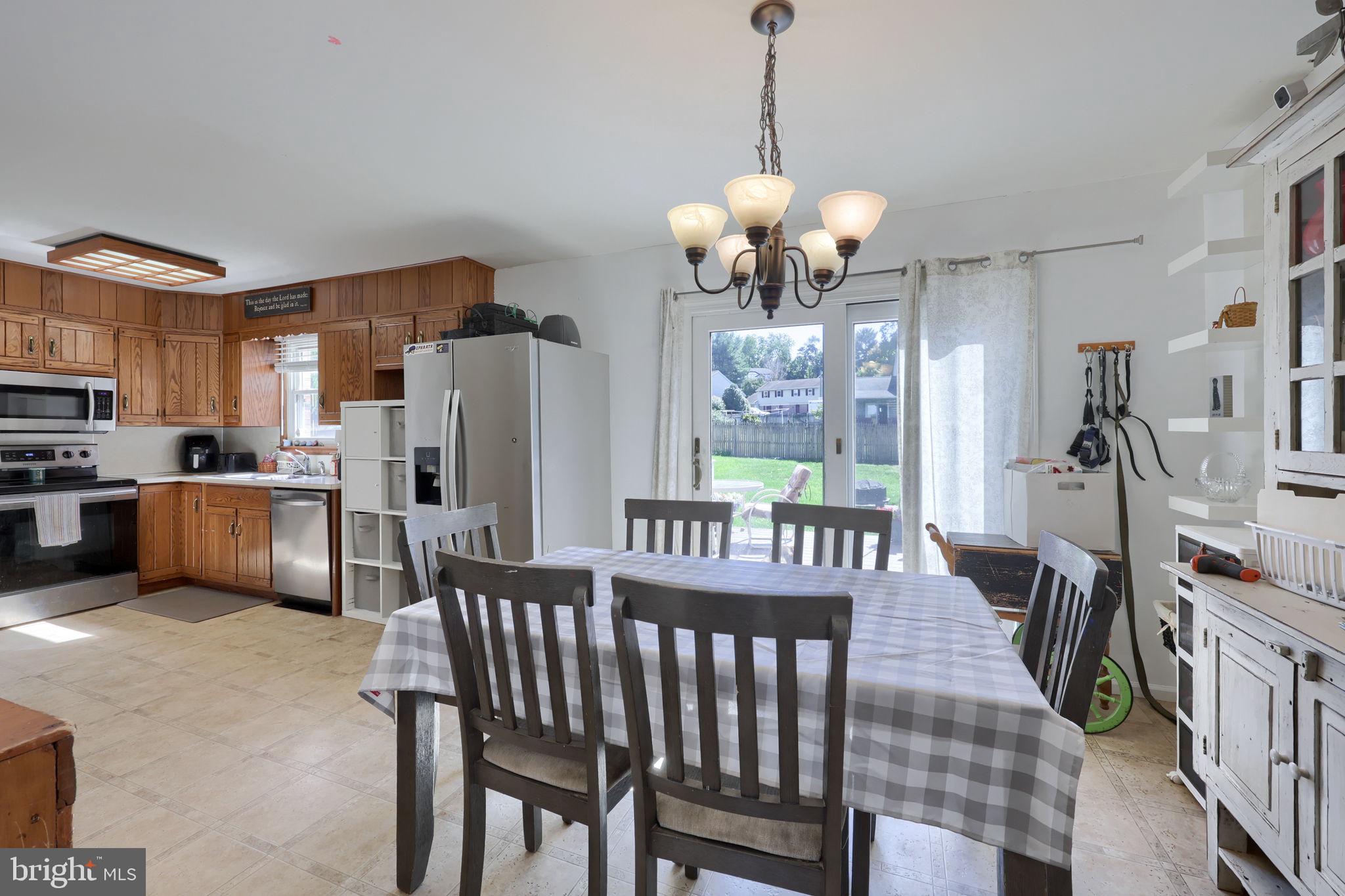 263 COLONIAL DRIVE