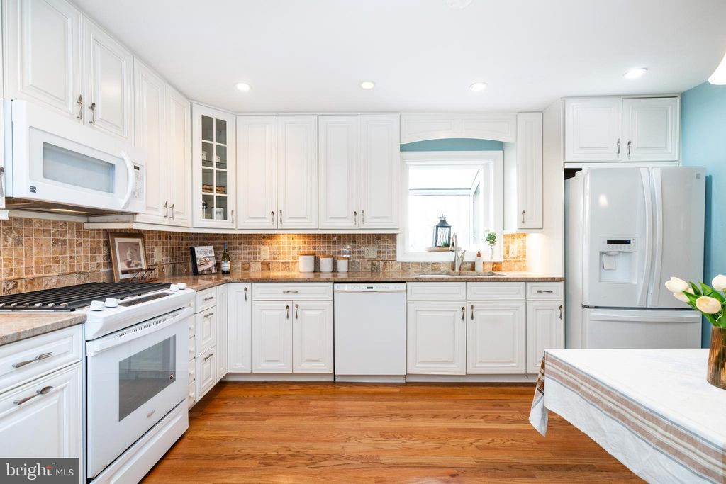 Photo of 77 White Clay Crescent, NEWARK, DE 19711 (MLS # DENC2095340)