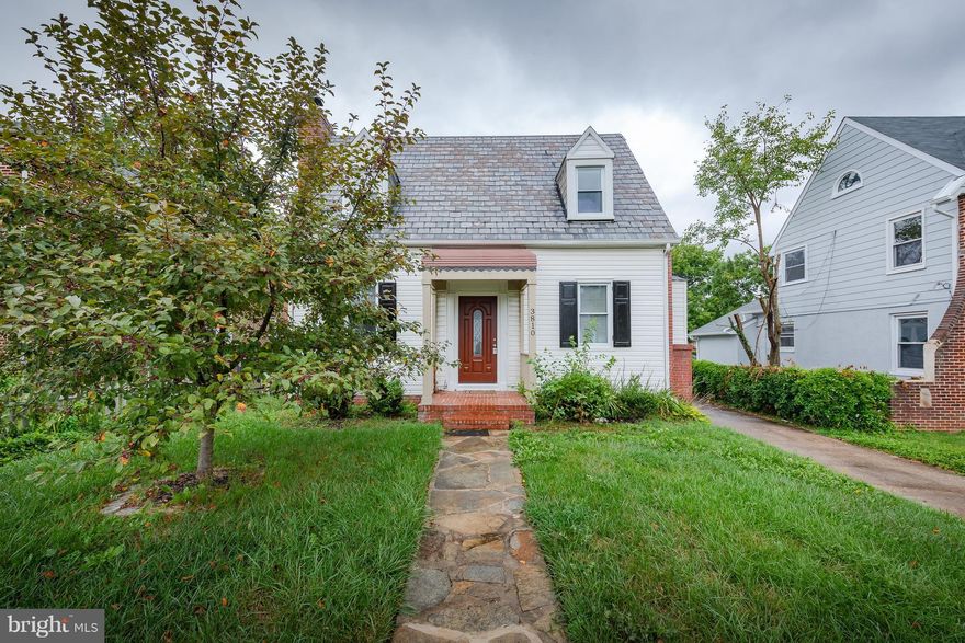 Very charming newly renovated home offering +/- 2000 sq ft in Ashburton on a well situated lot perfect for large scale entertaining or more intimate gatherings. Meticulously renovated to maintain the generously proportioned rooms & architectural character, but with a cool modern feel. Hrdwd flrs, new kit, wash/dryer and cen A/C in 2018! Formal DR + 1st flr Mstr BDR w full bath. Driveway +garage.