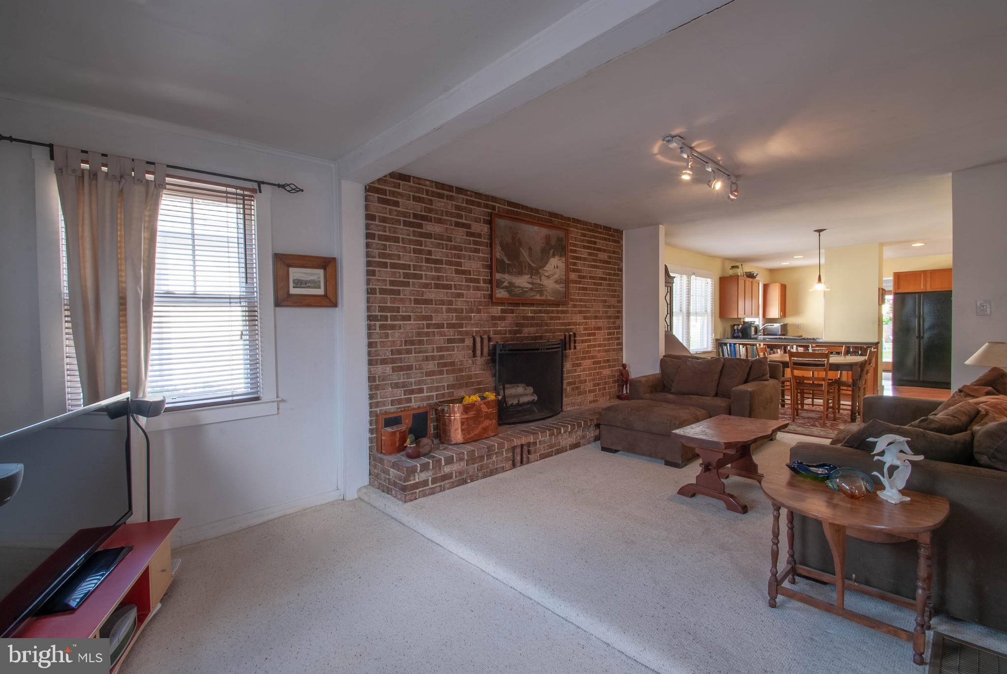 EASTPORT - Commercial Sale