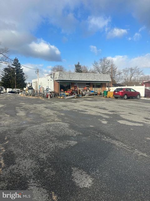 Photo of 1968 Spring Road, CARLISLE, PA 17015 (MLS # PACB2049278)