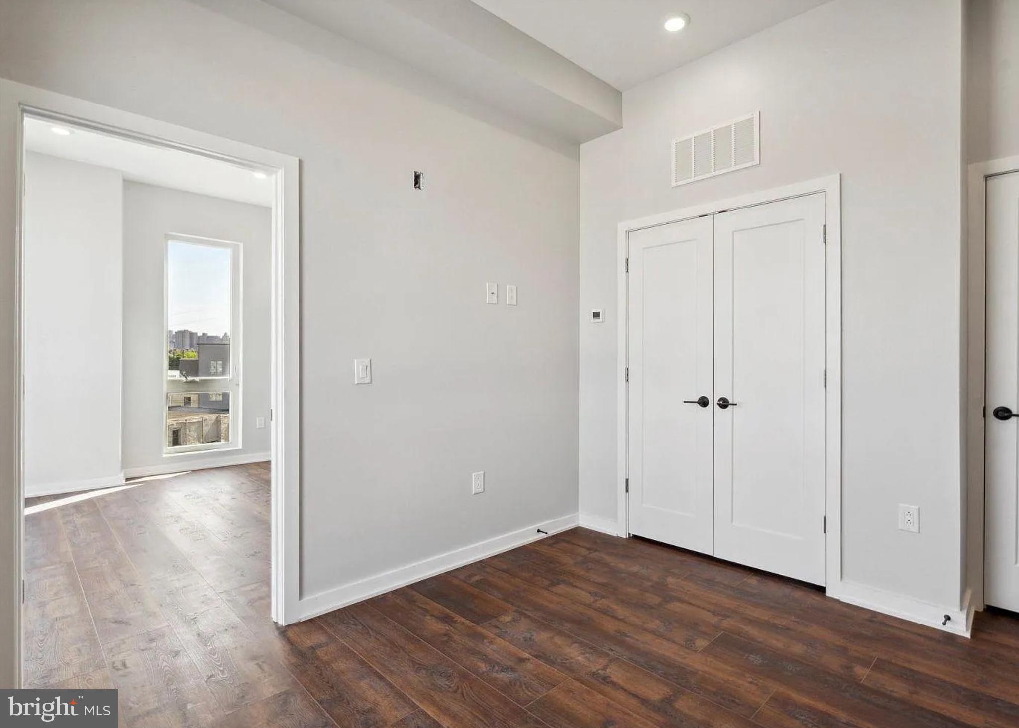 GRAYS FERRY - Commercial Sale