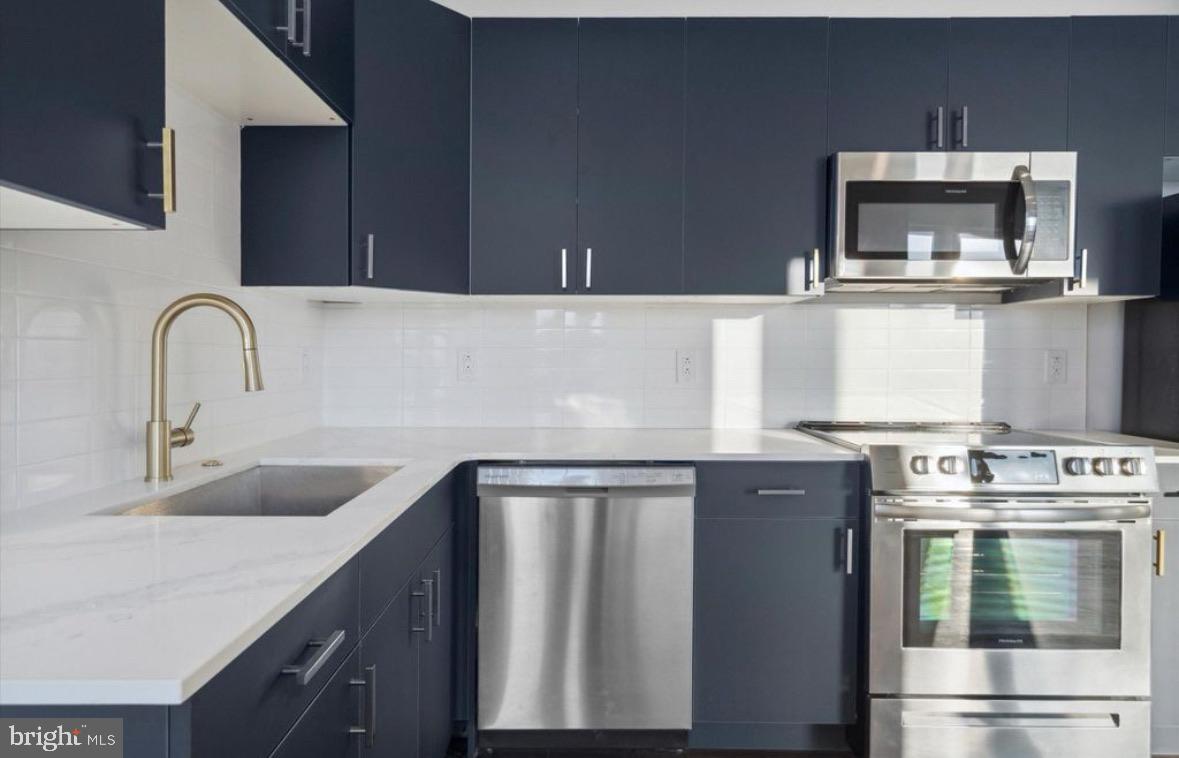 GRAYS FERRY - Commercial Sale