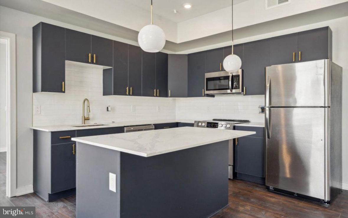 GRAYS FERRY - Commercial Sale