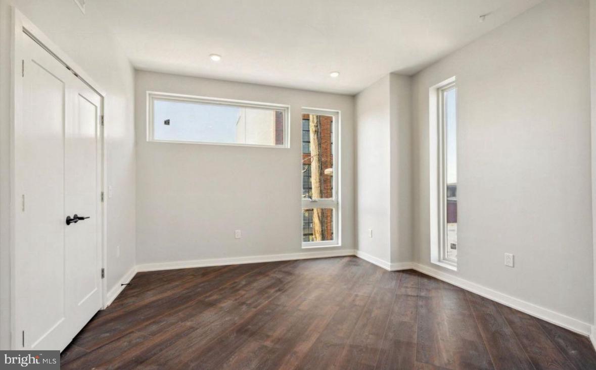 GRAYS FERRY - Commercial Sale