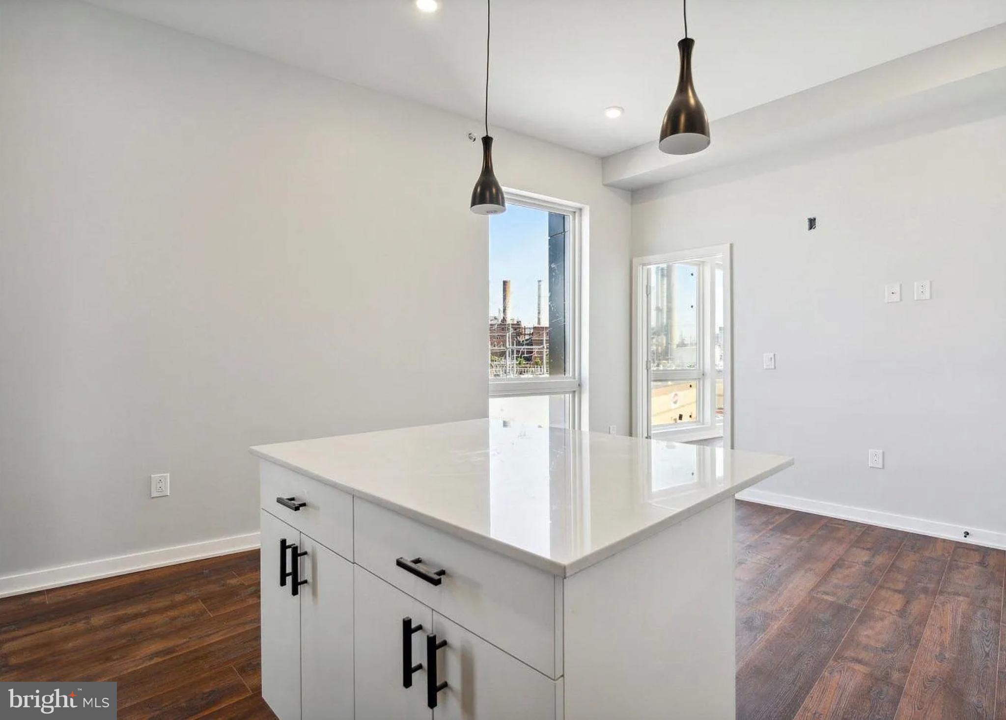 GRAYS FERRY - Commercial Sale