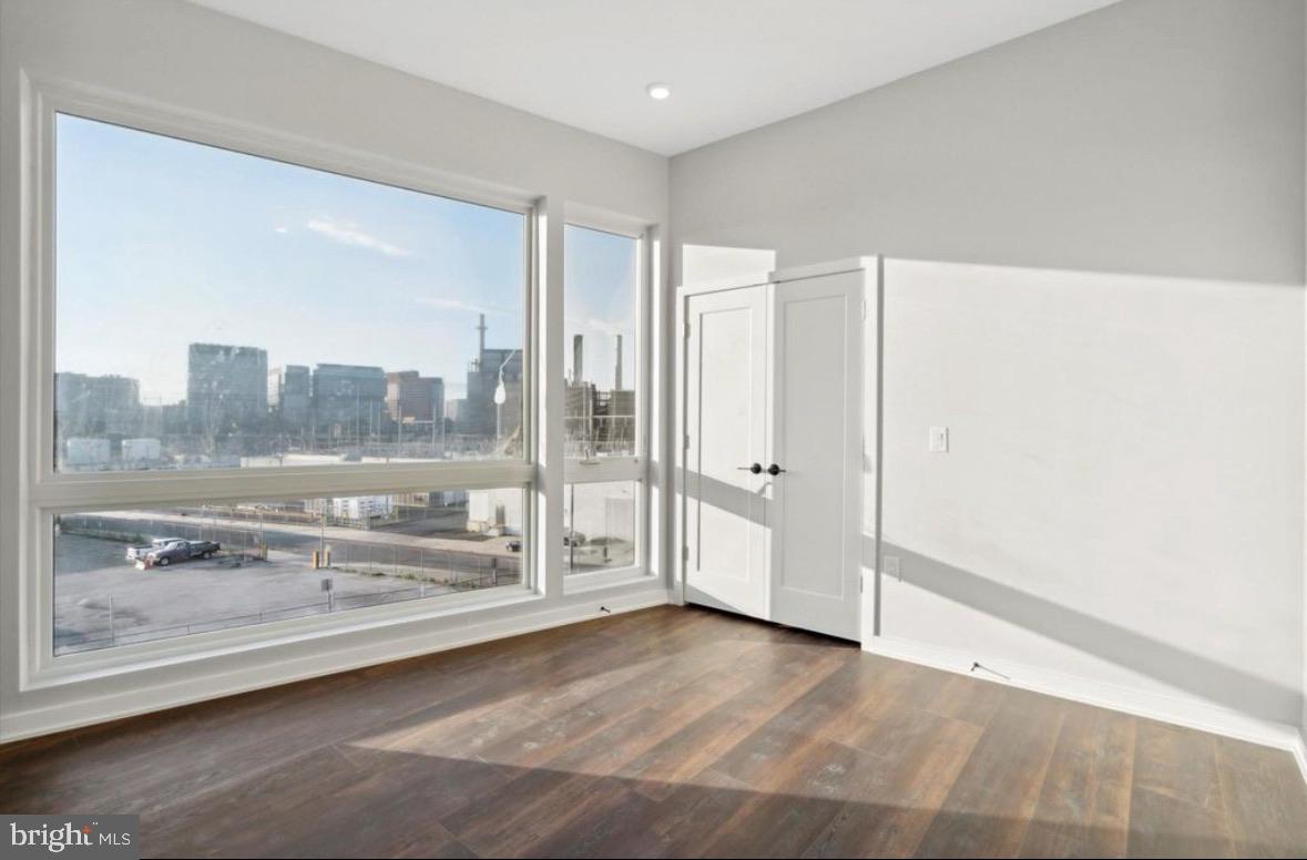 GRAYS FERRY - Commercial Sale