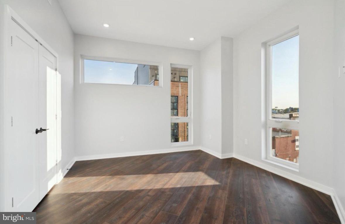 GRAYS FERRY - Commercial Sale