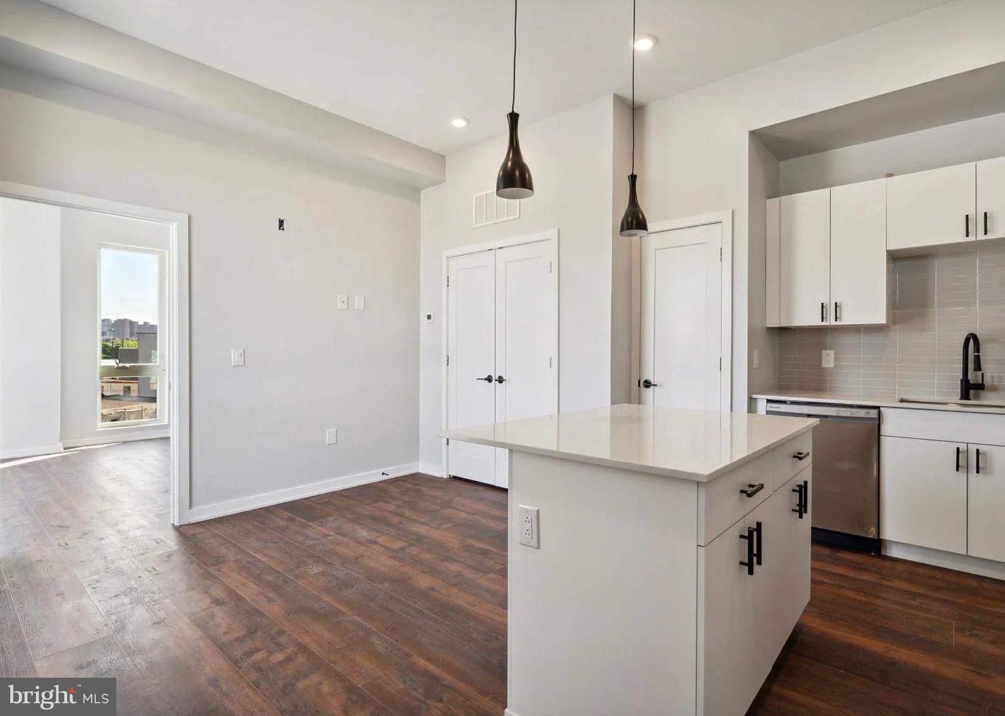 GRAYS FERRY - Commercial Sale