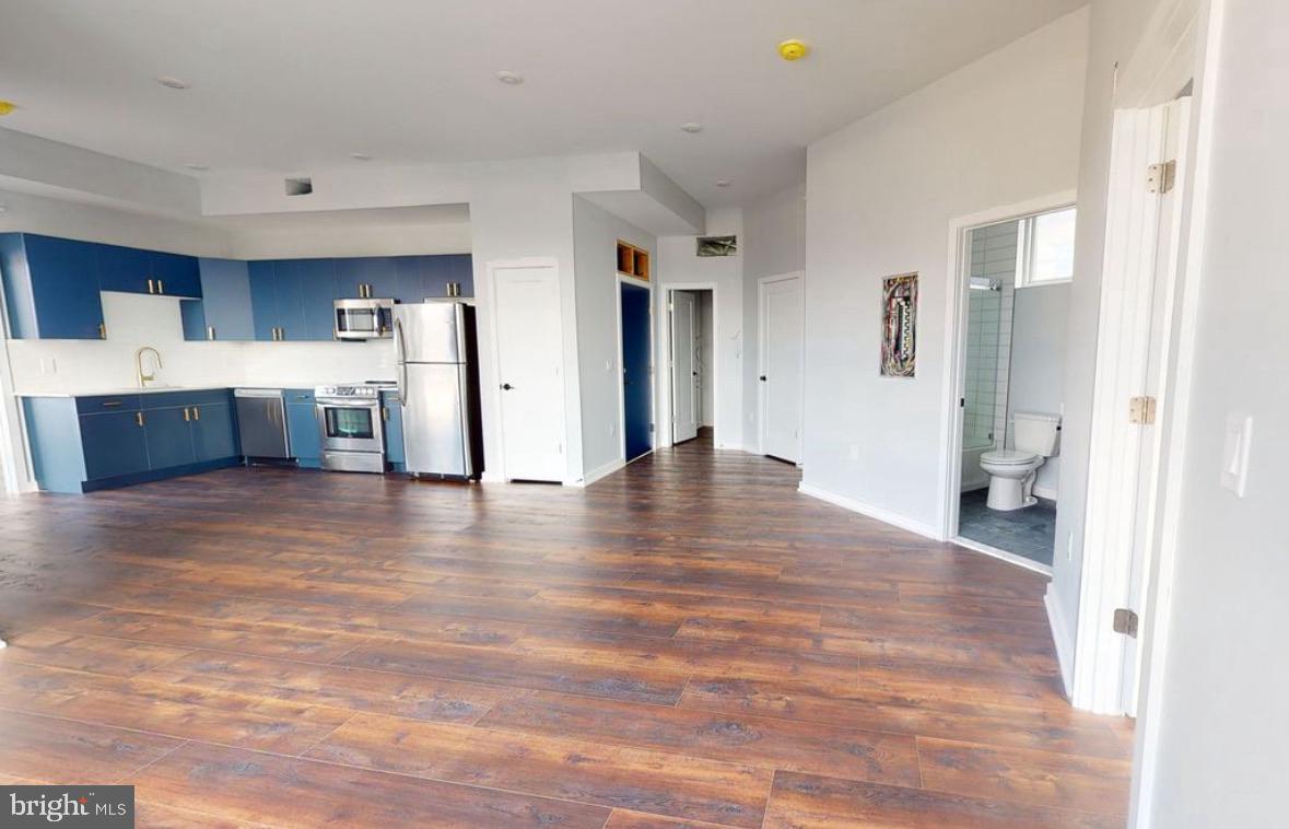 GRAYS FERRY - Commercial Sale