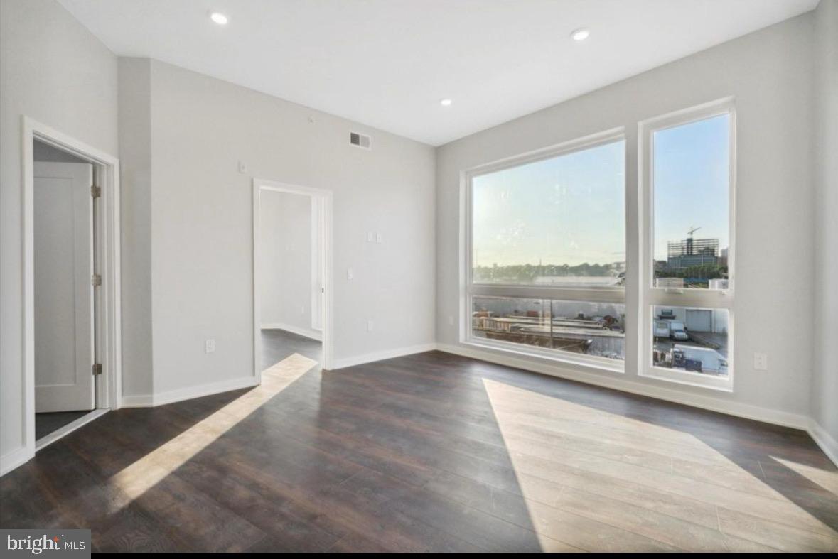 GRAYS FERRY - Commercial Sale