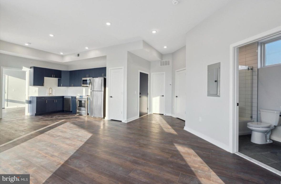 GRAYS FERRY - Commercial Sale