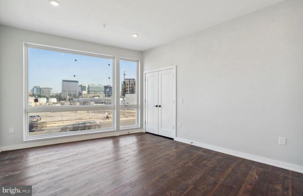 GRAYS FERRY - Commercial Sale