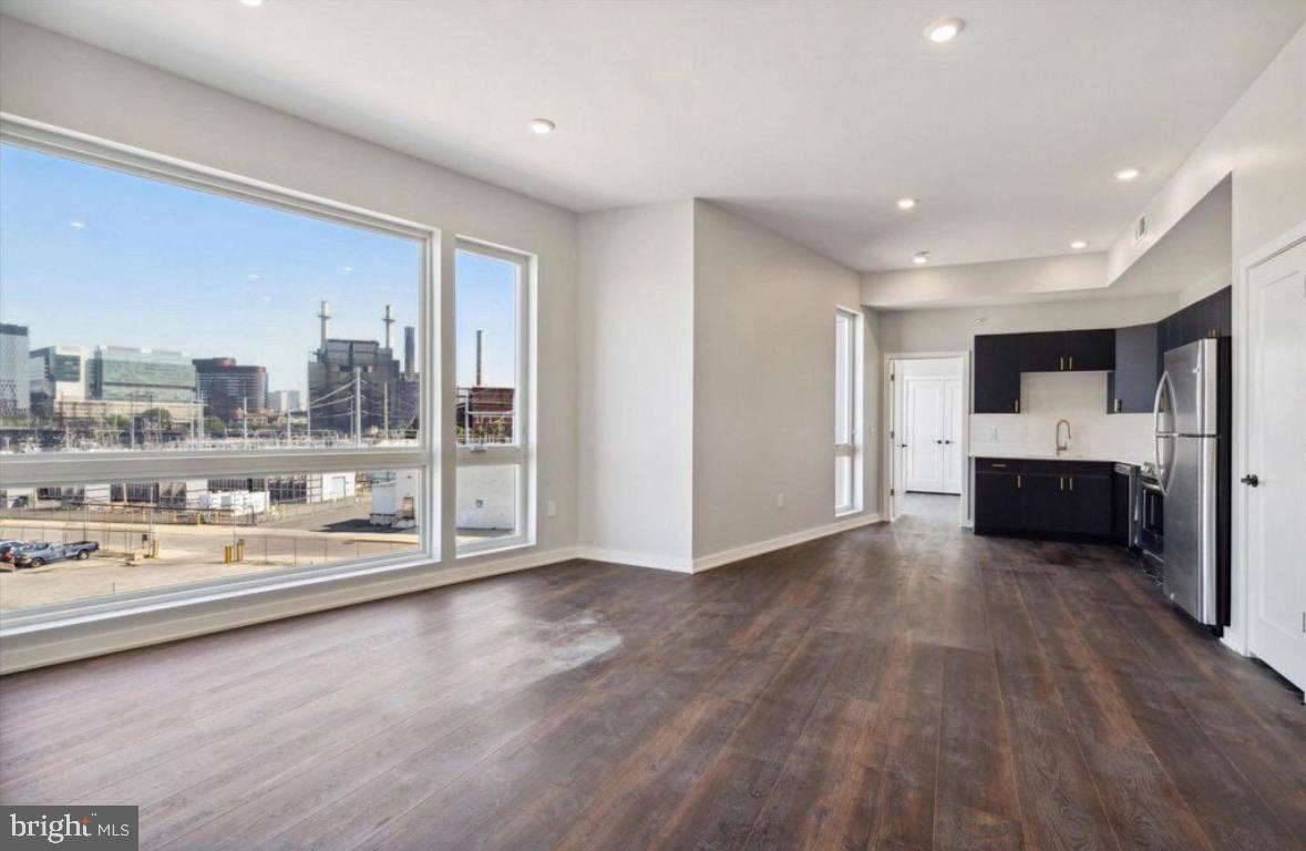 GRAYS FERRY - Commercial Sale