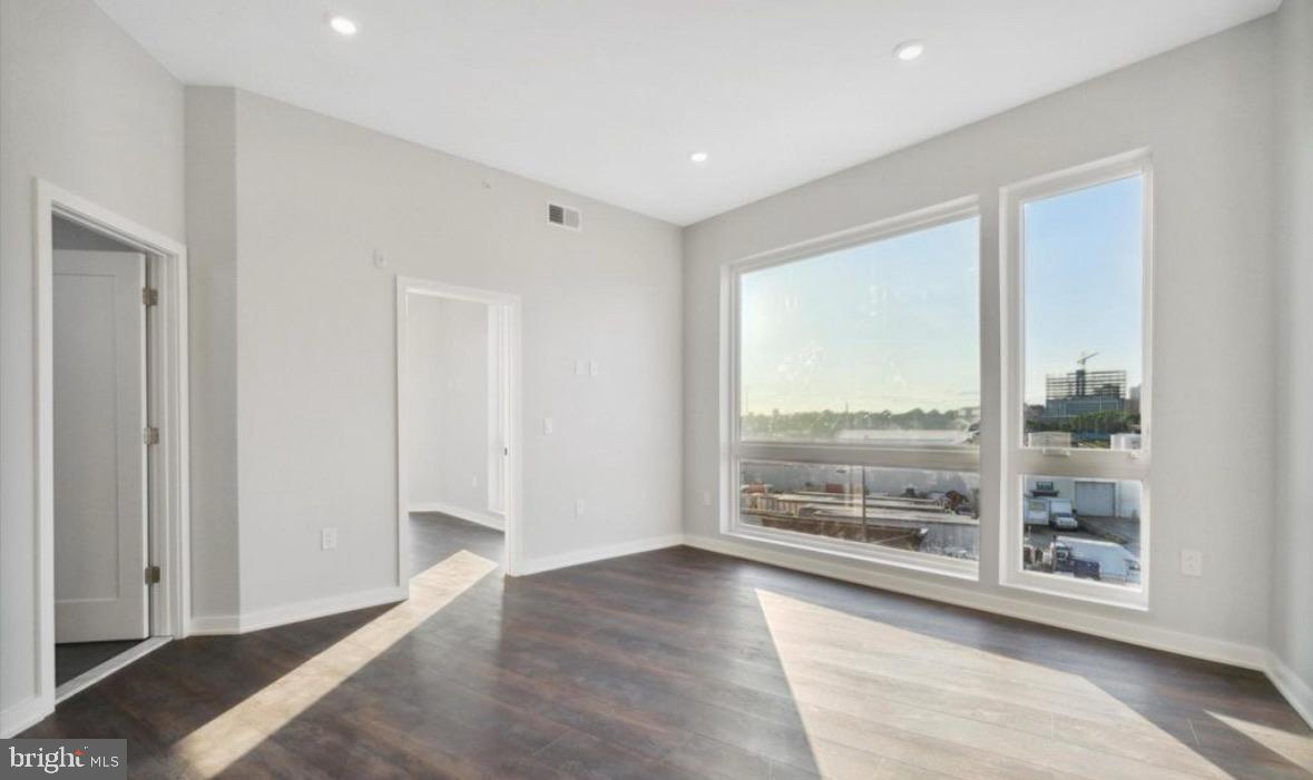 GRAYS FERRY - Commercial Sale