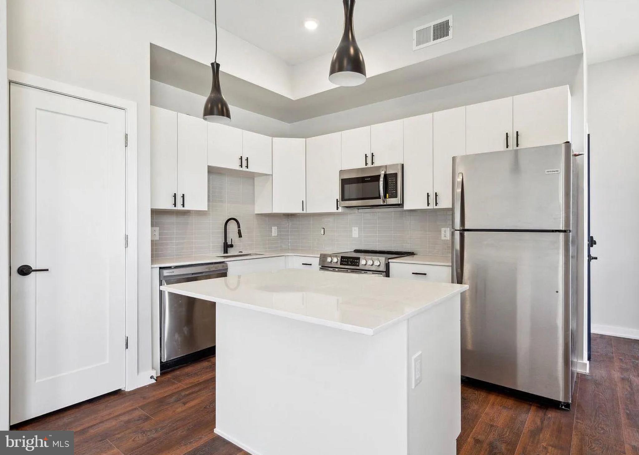 GRAYS FERRY - Commercial Sale