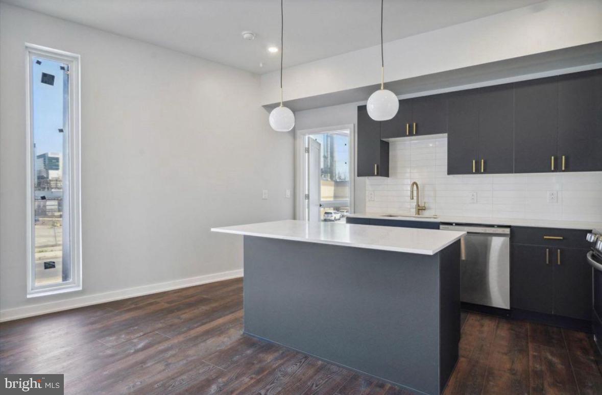 GRAYS FERRY - Commercial Sale