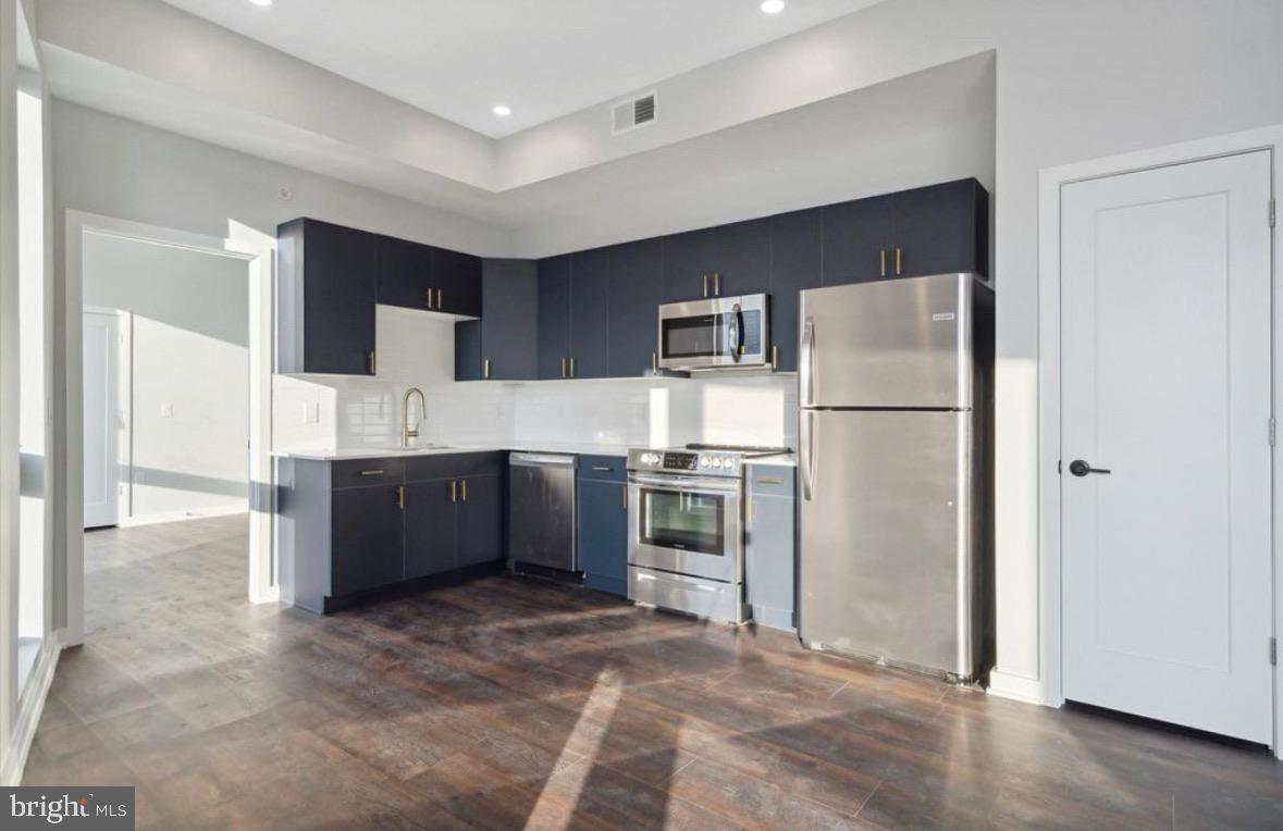 GRAYS FERRY - Commercial Sale