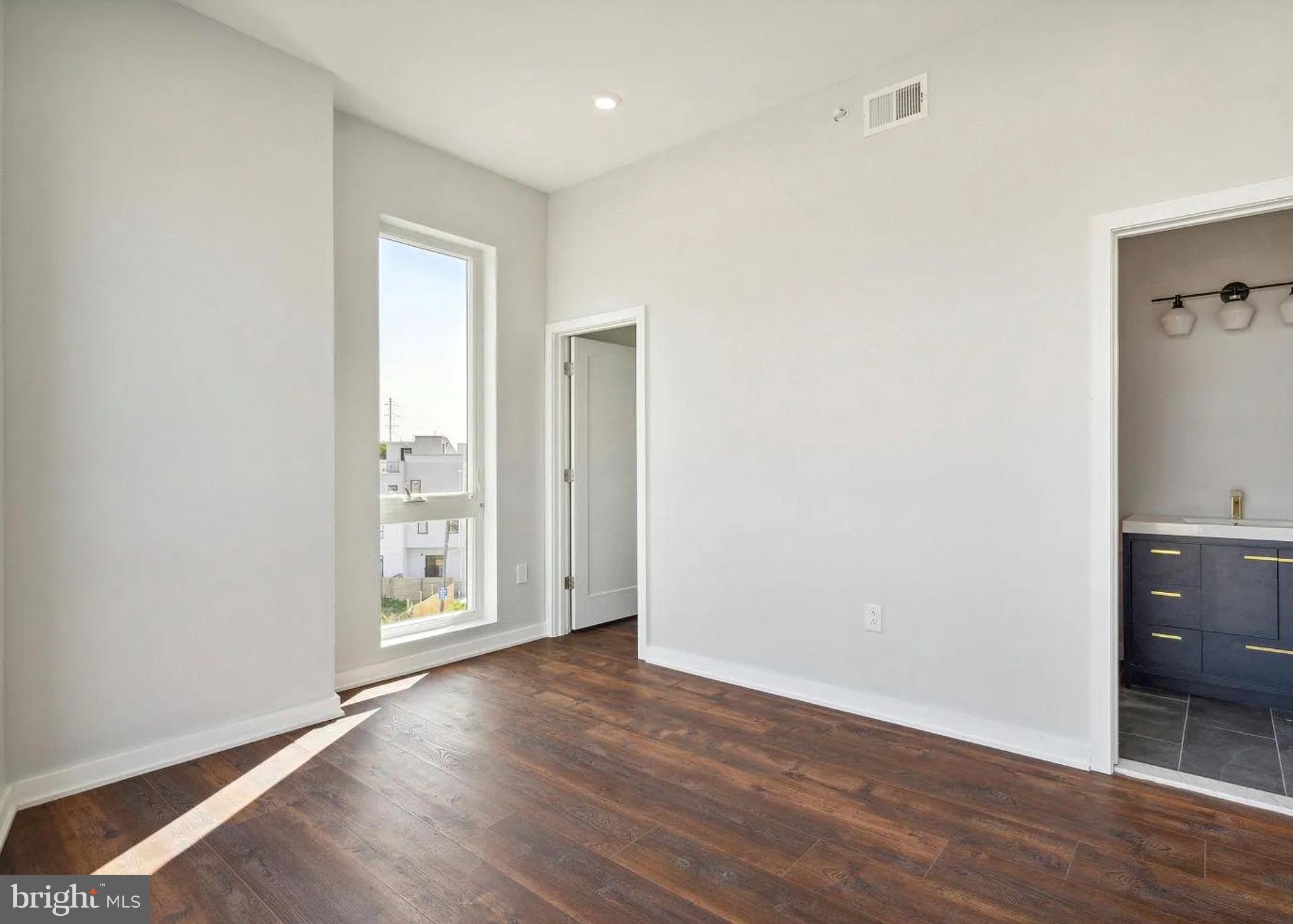 GRAYS FERRY - Commercial Sale