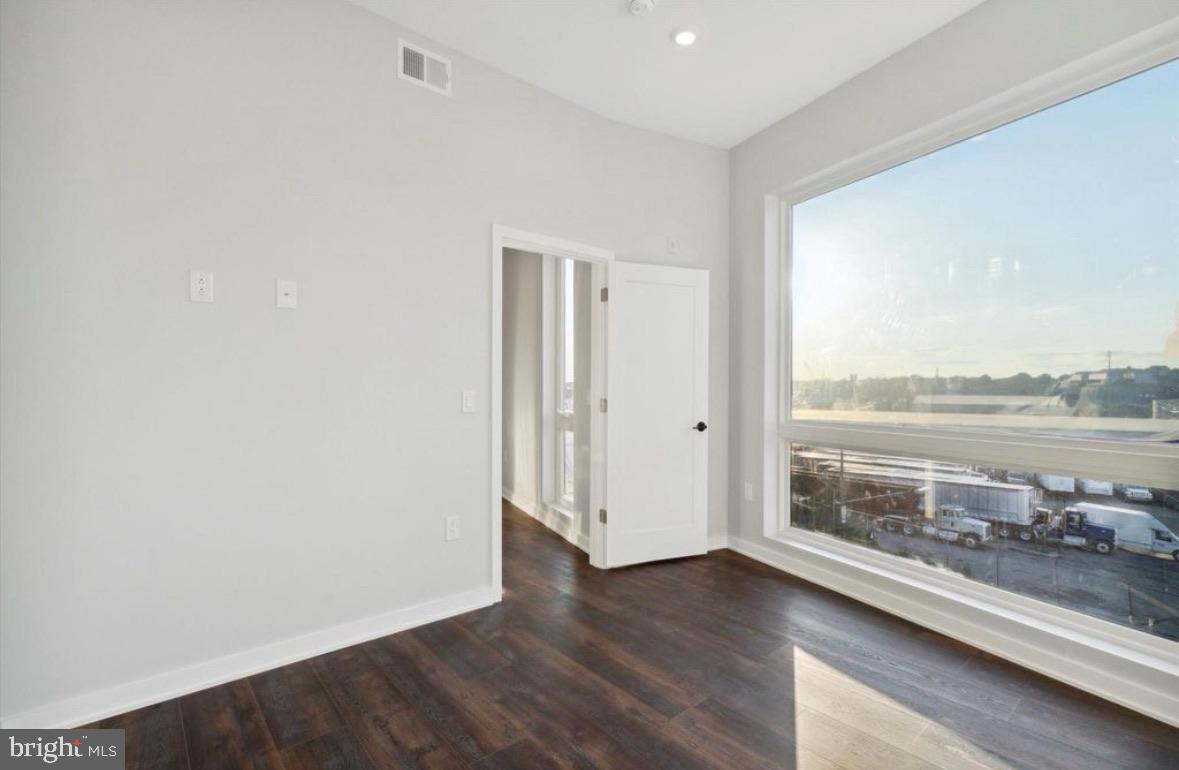 GRAYS FERRY - Commercial Sale