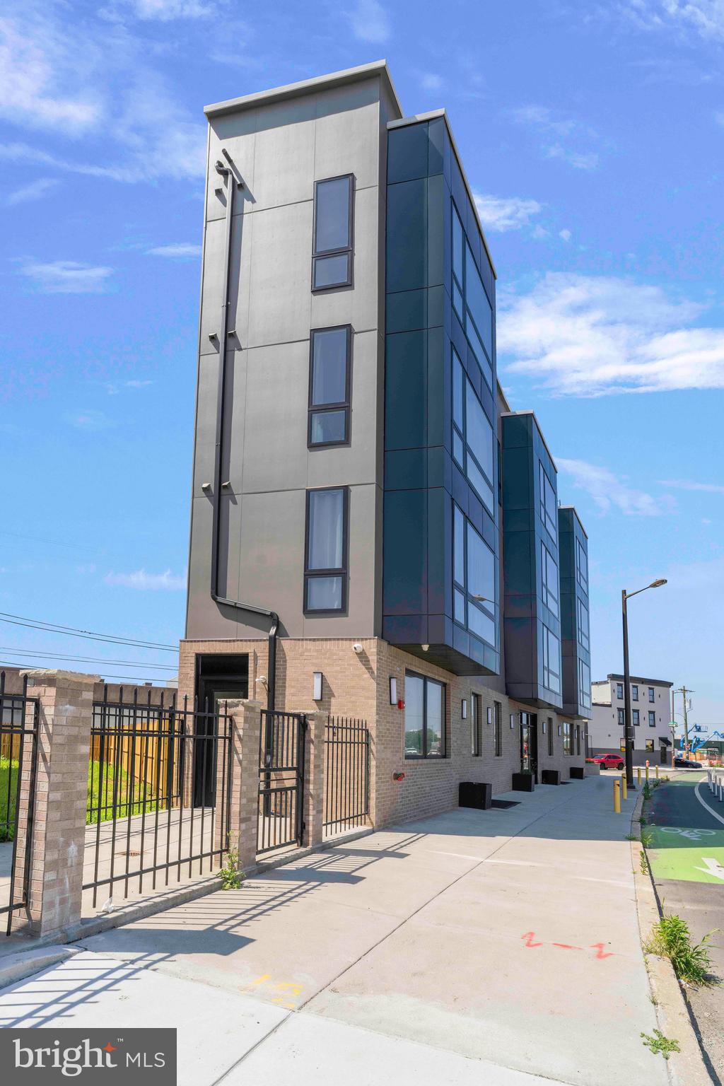 GRAYS FERRY - Commercial Sale