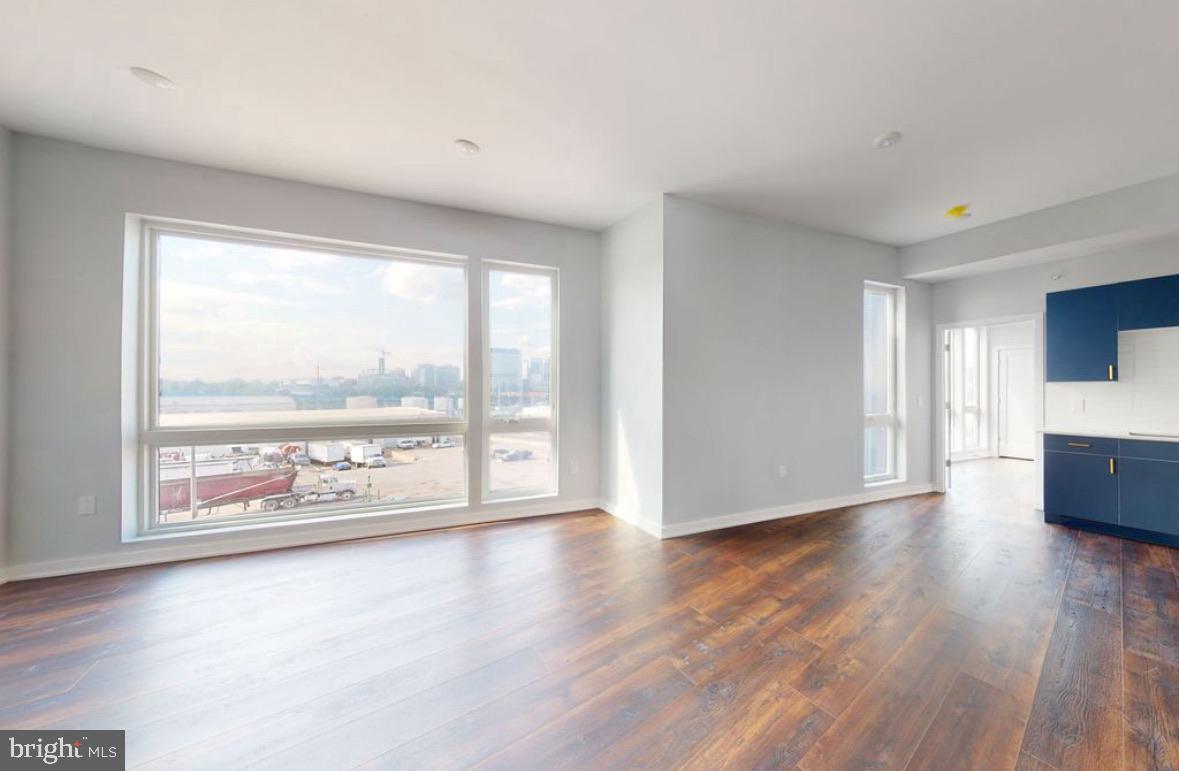 GRAYS FERRY - Commercial Sale