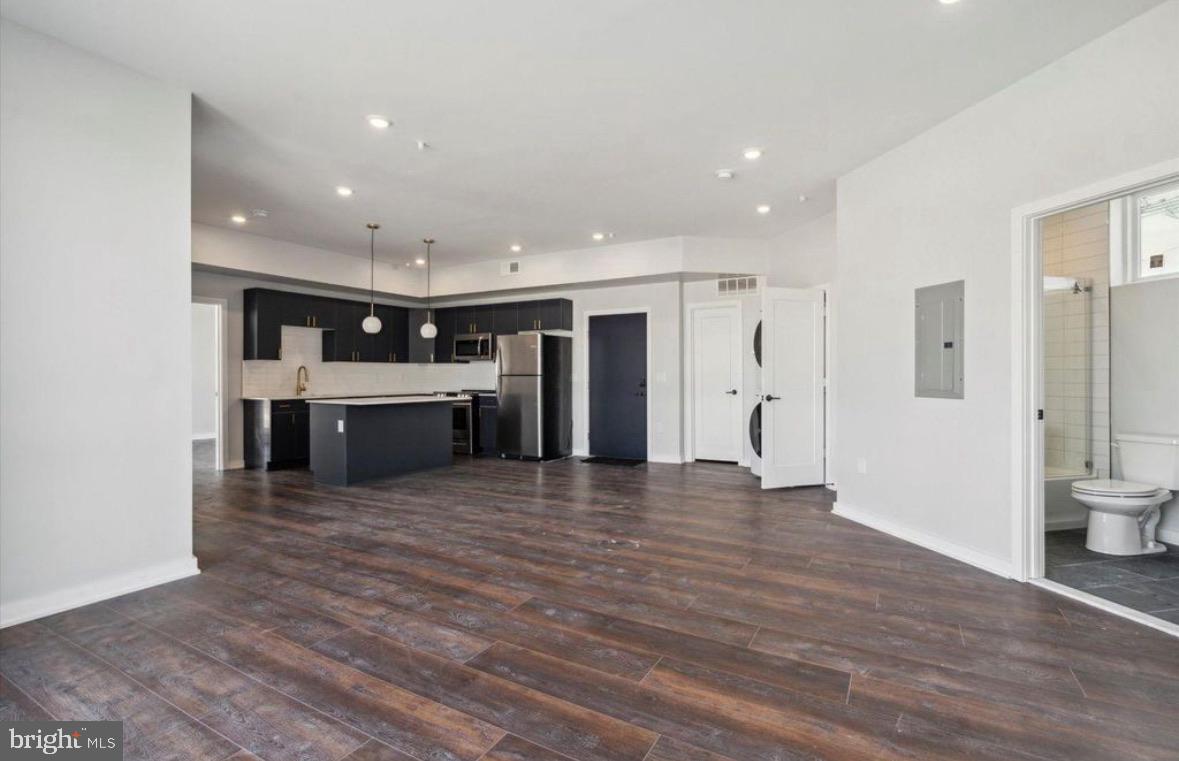 GRAYS FERRY - Commercial Sale