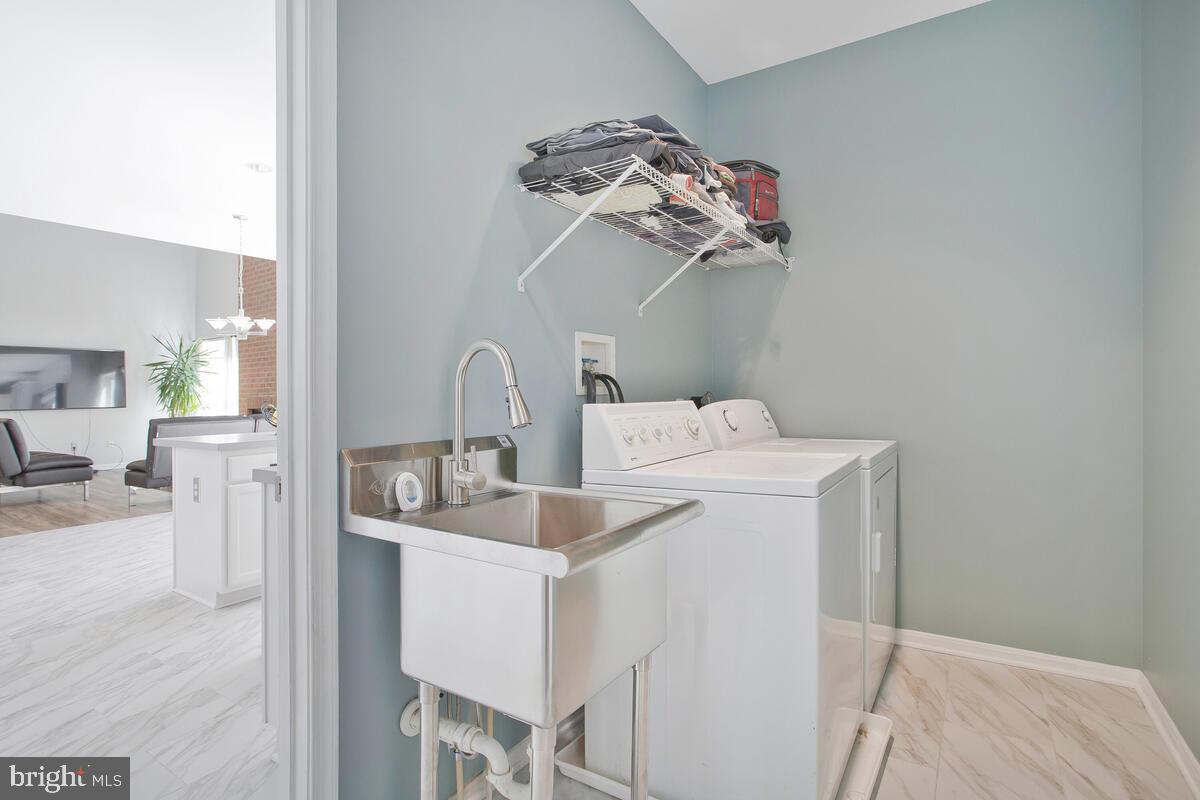 DISNEY ESTATES - Residential