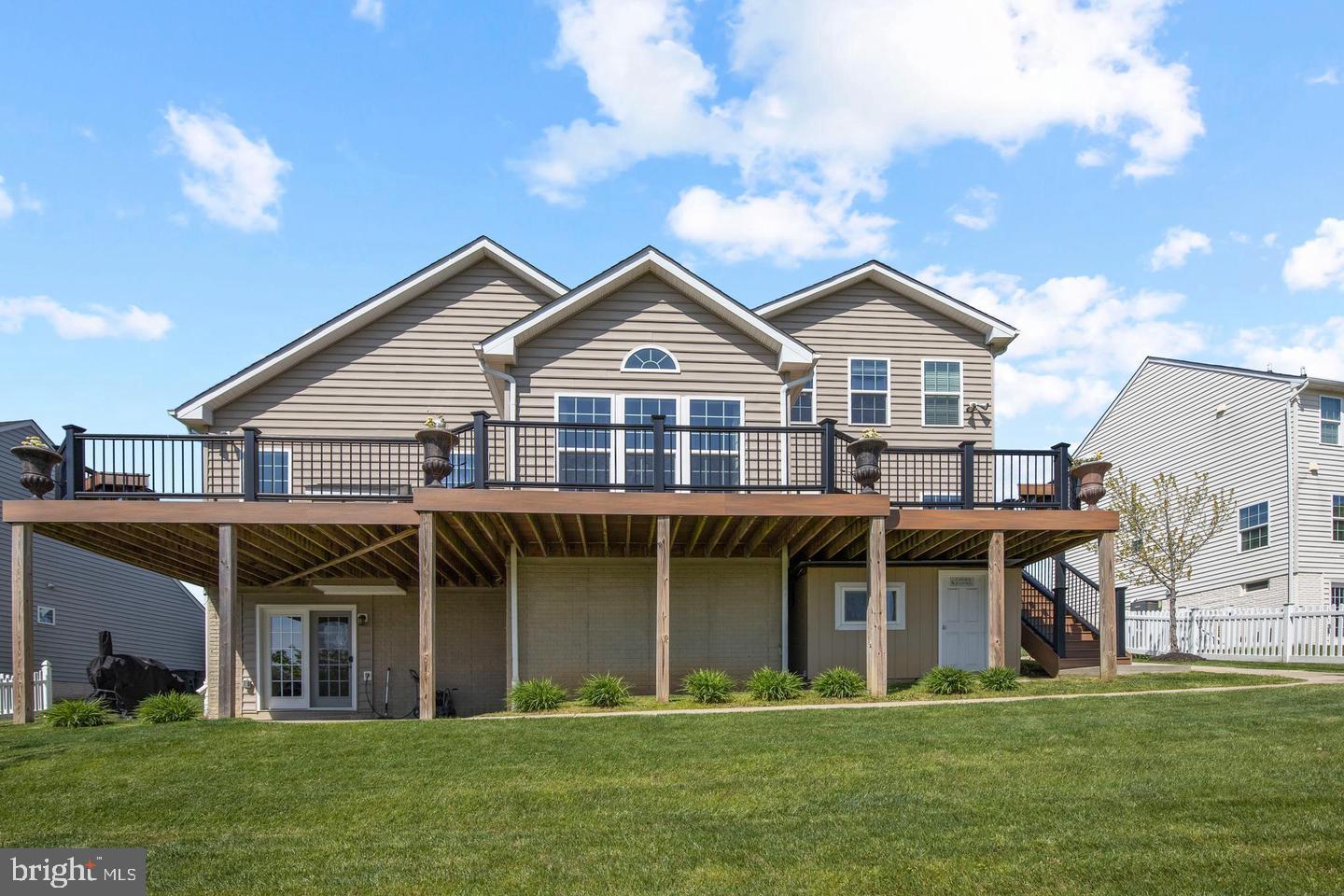 893 AMHERST LANE