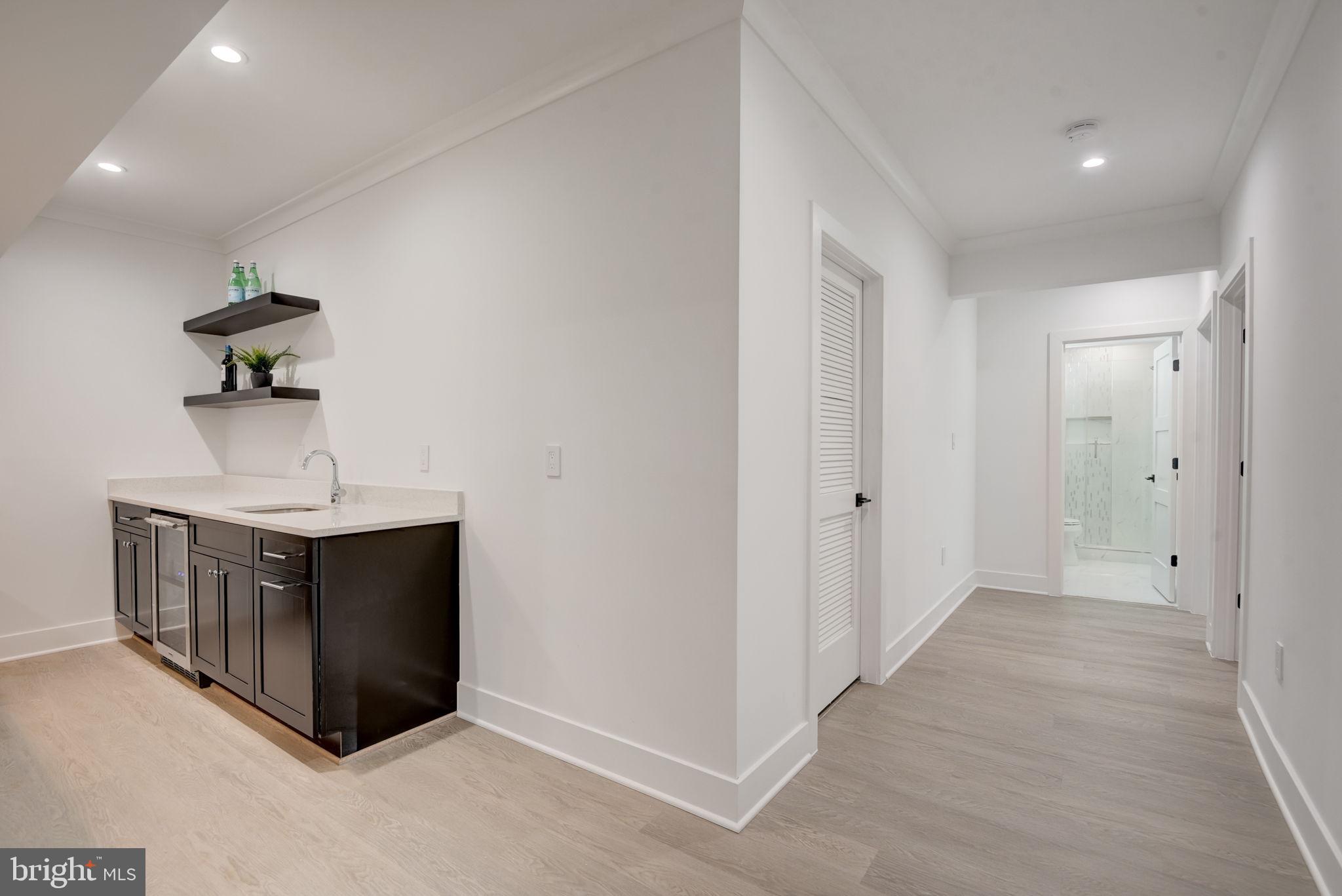 VIENNA WOODS - Residential