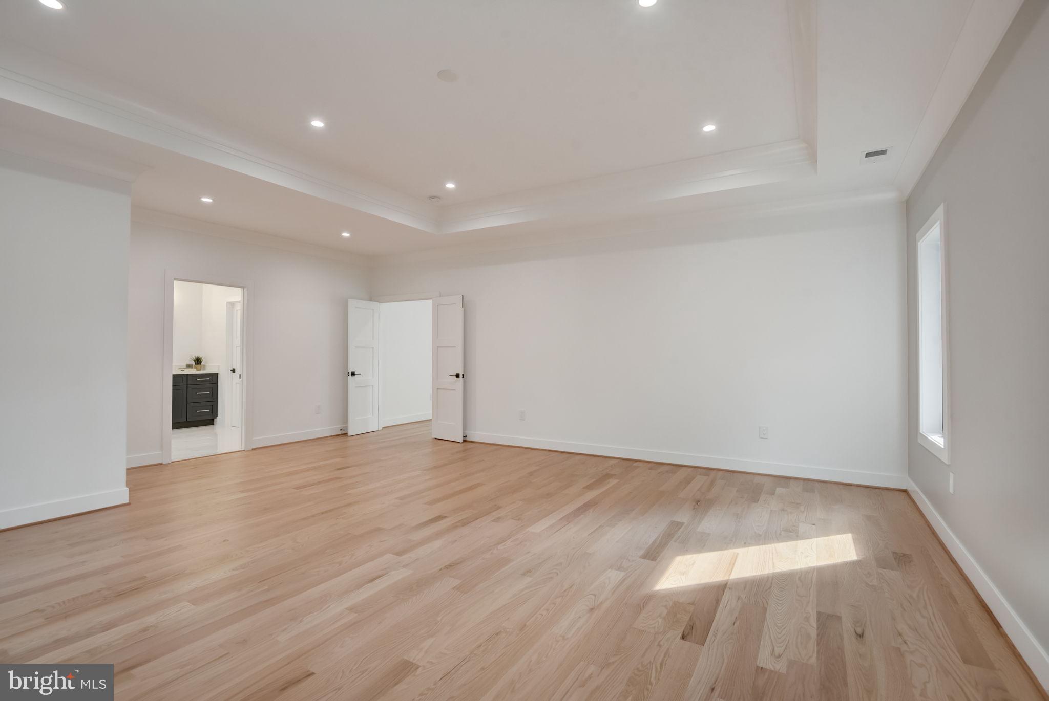 VIENNA WOODS - Residential