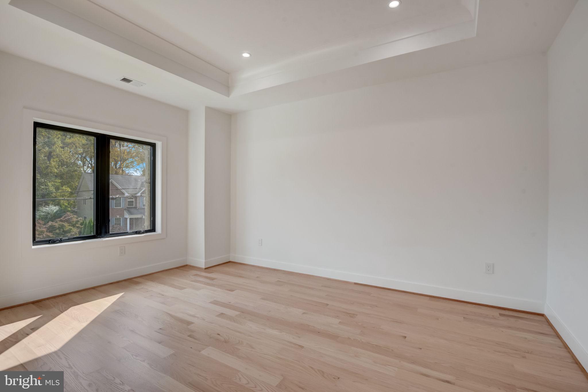 VIENNA WOODS - Residential