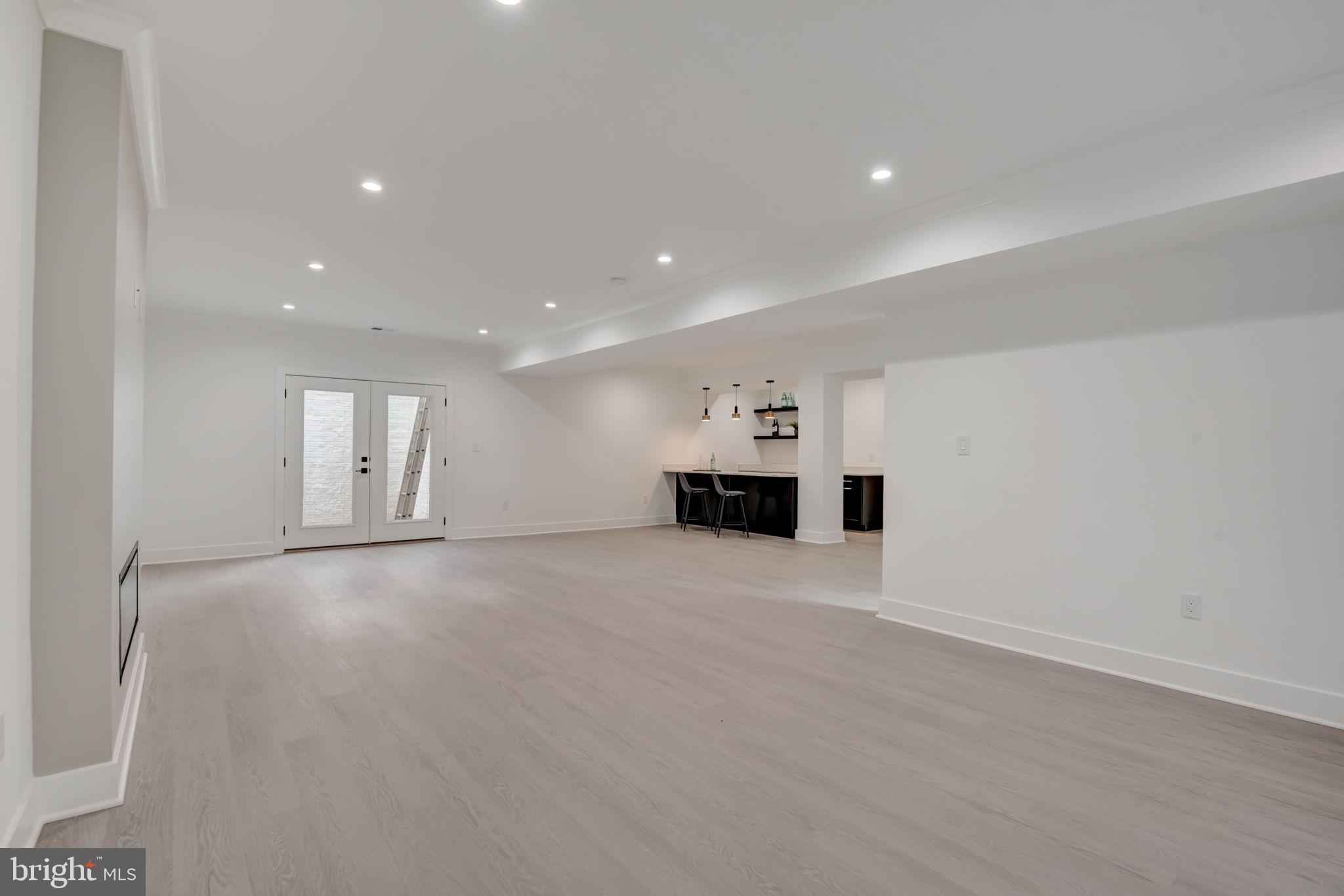 VIENNA WOODS - Residential