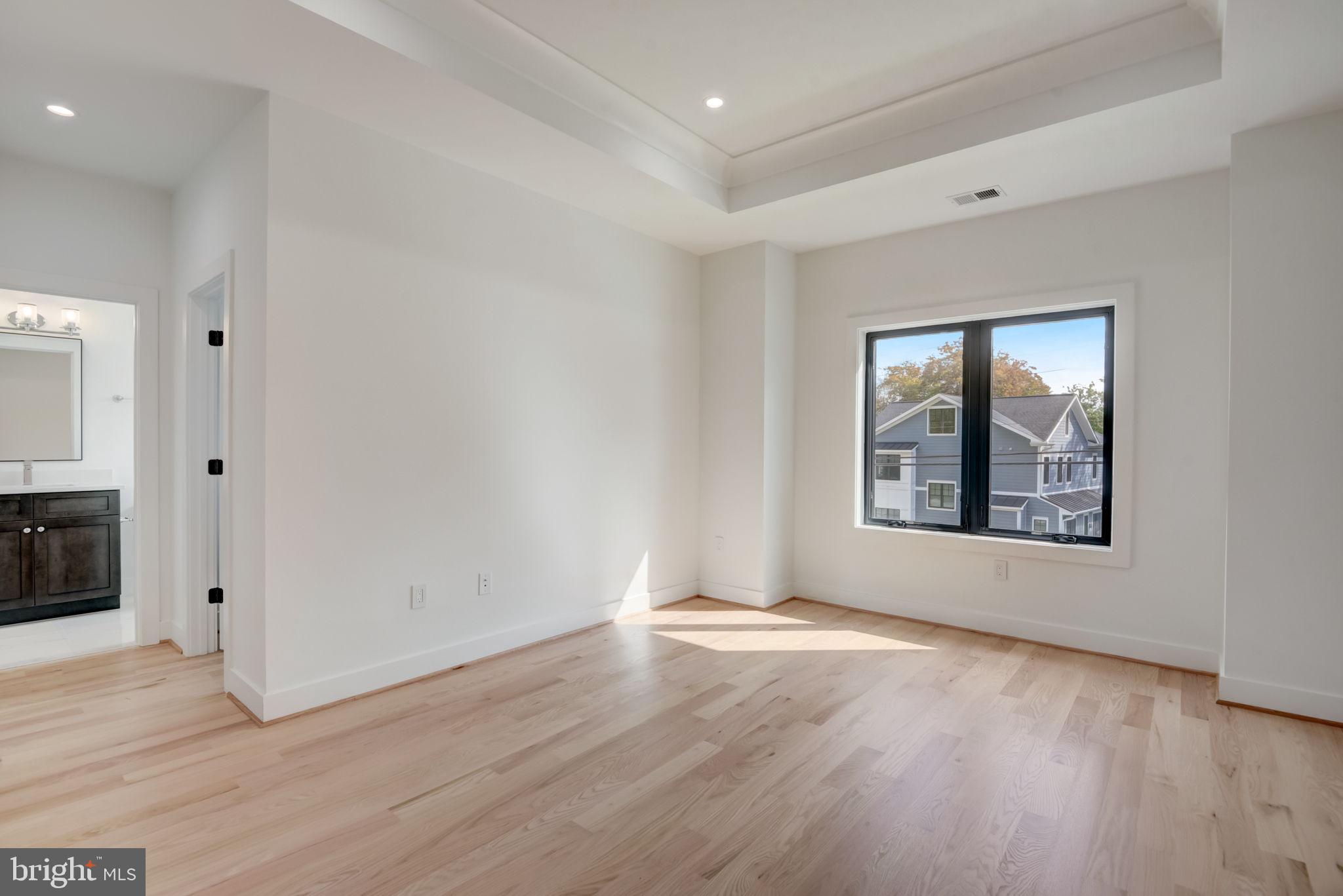 VIENNA WOODS - Residential