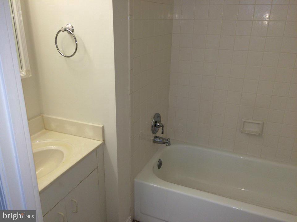 KEENE MILL OVERLOOK - Residential Lease