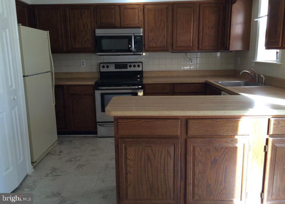 KEENE MILL OVERLOOK - Residential Lease