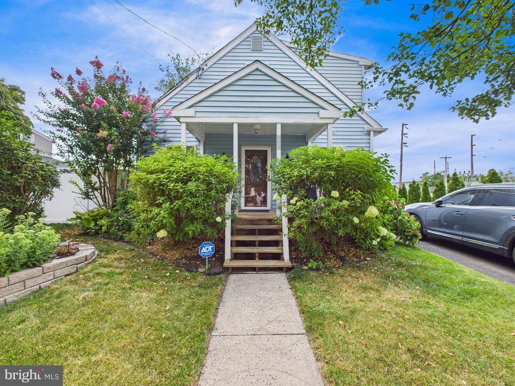 Photo of 566 Linden Street, BRISTOL, PA 19007 (MLS # PABU2102708)