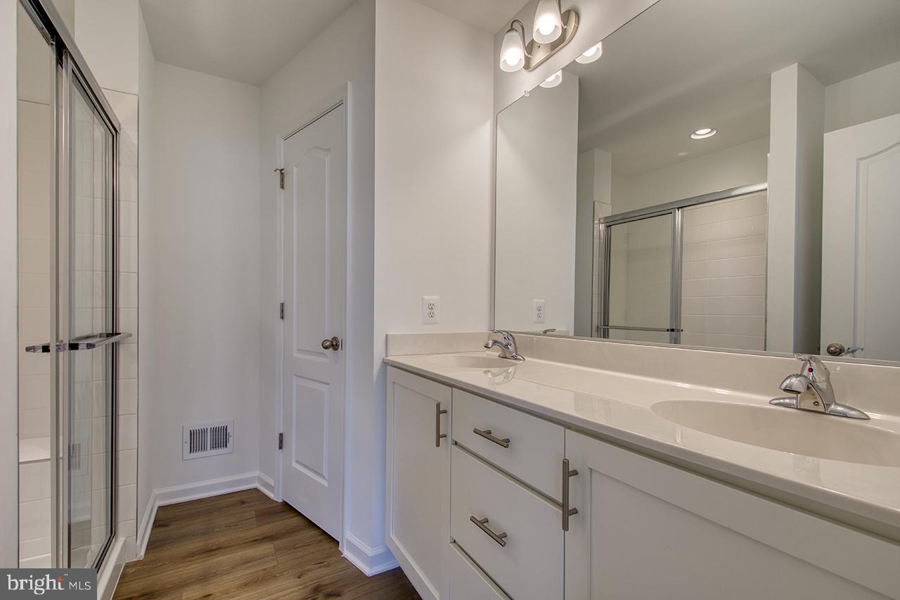 MCCAULEY CROSSING - Residential Lease