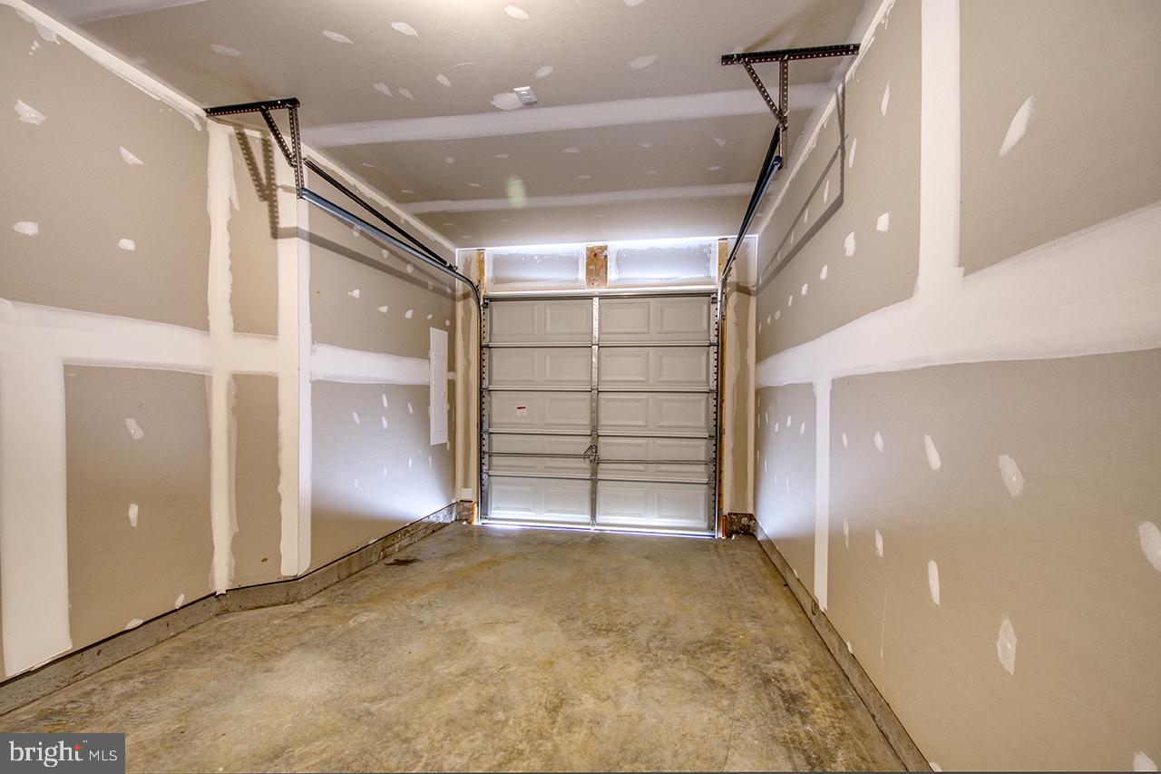 MCCAULEY CROSSING - Residential Lease