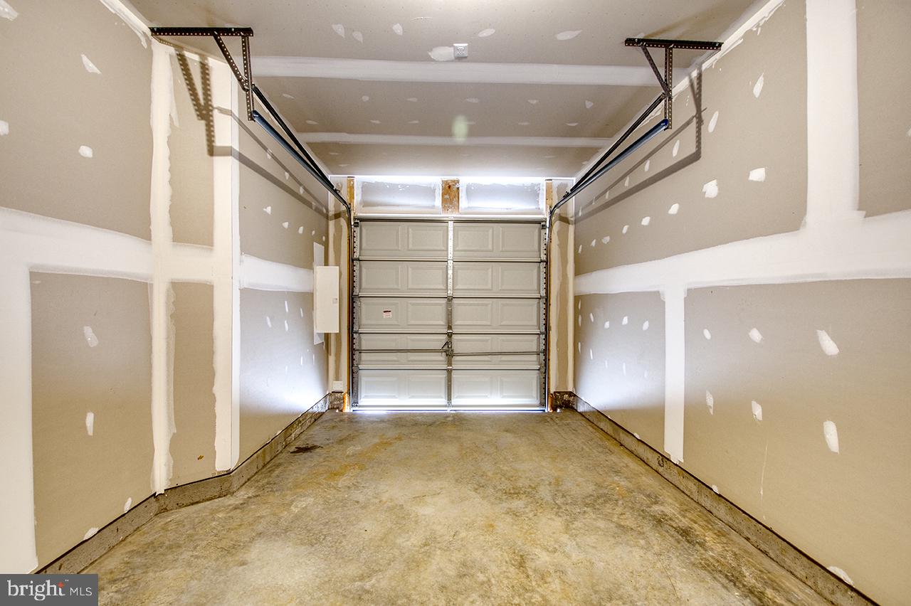 MCCAULEY CROSSING - Residential Lease