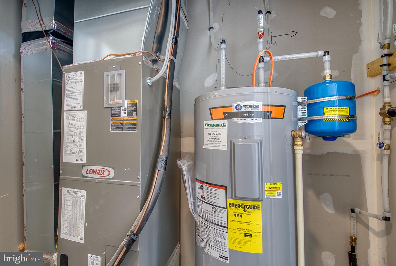 MCCAULEY CROSSING - Residential Lease