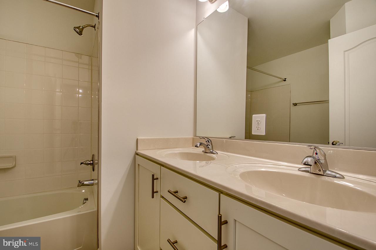 MCCAULEY CROSSING - Residential Lease